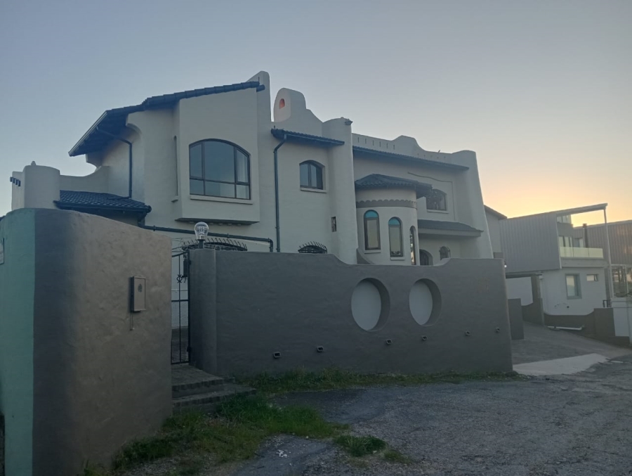 5 Bedroom Property for Sale in Paradise Beach Eastern Cape